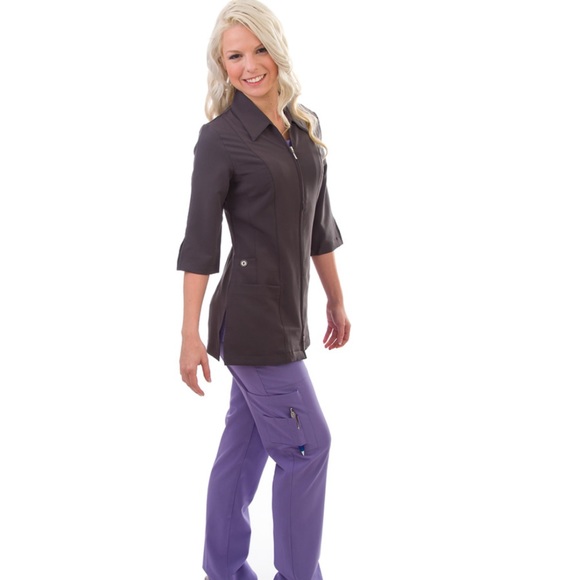 Brand new EXCEL comfort scrub top - Picture 6 of 6